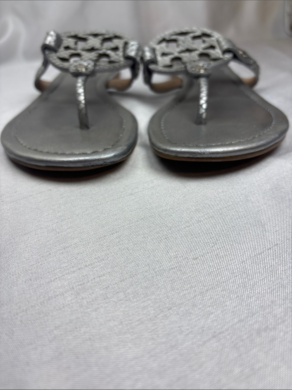 Tory Burch Miller Silver Metallic Logo Thong Sandals - Picture 3 of 11